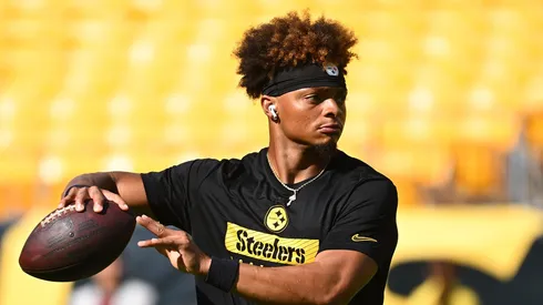 PITTSBURGH, PENNSYLVANIA - AUGUST 9: Justin Fields #2 of the Pittsburgh Steelers warms up before the preseason game against the Houston Texans at Acrisure Stadium.