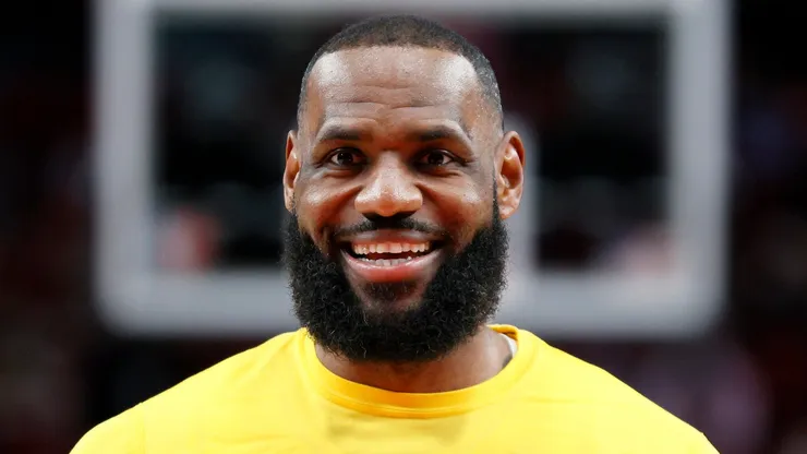 LeBron James #6 of the Los Angeles Lakers warms up before the game against the Portland Trail Blazers at Moda Center on February 09, 2022 in Portland, Oregon.