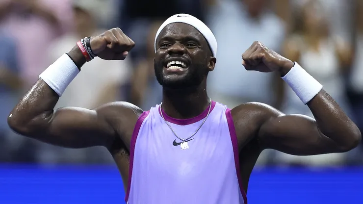 Frances Tiafoe celebrates reaching the 2024 US Open quarter-finals