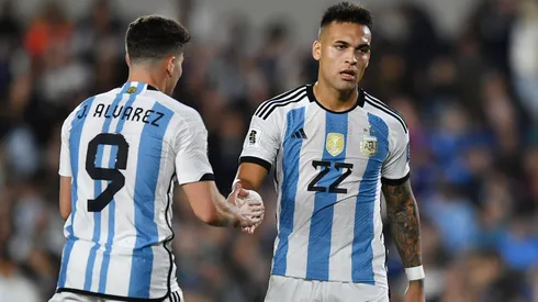 Lautaro Martinez of Argentina claps hands with Julian Alvarez of Argentina during the FIFA World Cup 2026 Qualifier match between Argentina and Paraguay