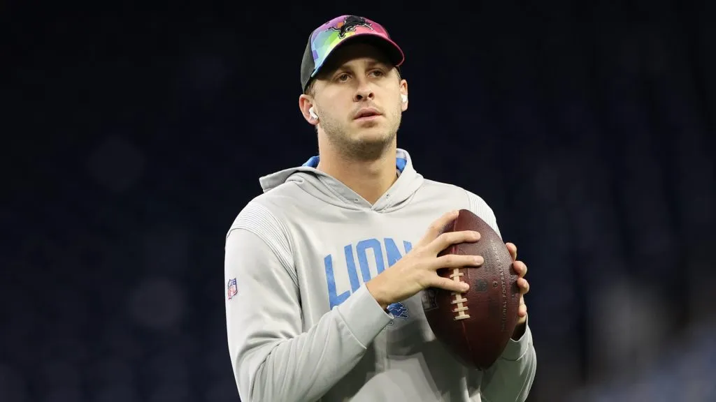 Jared Goff #16 of the Detroit Lions warms up before the game against the Carolina Panthers at Ford Field on October 08, 2023. (Source: Rey Del Rio/Getty Images)