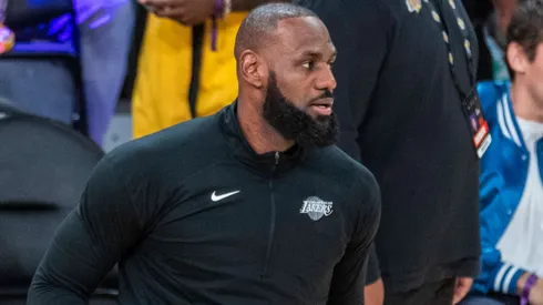 Los Angeles, California, USA: Los Angeles Lakers LeBron James 23 and Bronny James 9 warm up prior to an NBA, Basketball Herren, USA basketball game against the Minnesota Timberwolves at Crypto.com Arena on Tuesday, Oct. 22, 2024 in Los Angeles.