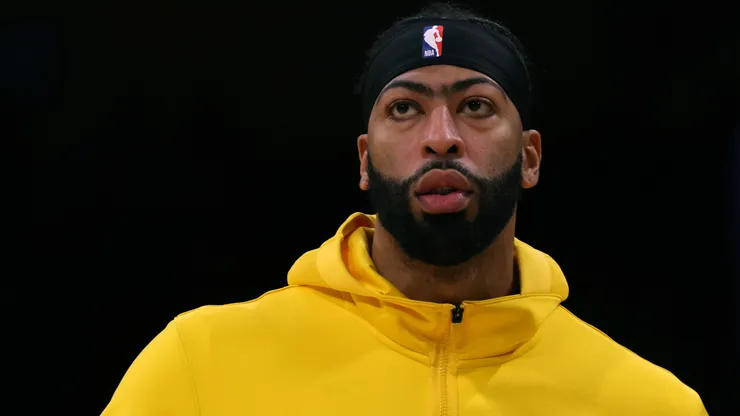 Anthony Davis #3 of the Los Angeles Lakers during warm up before the game against the at Crypto.com Arena