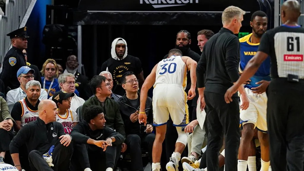 Stephen Curry #30 of the Golden State Warriors limps to the locker room between plays in the fourth quarter against the Los Angeles Clippers at Chase Center on October 27, 2024 in San Francisco, California.