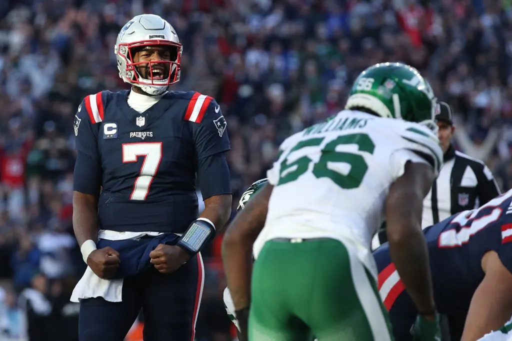 FOXBOROUGH, MASSACHUSETTS – OCTOBER 27: Jacoby Brissett #7 of the New England Patriots reacts during the fourth quarter against the New York Jets at Gillette Stadium on October 27, 2024 in Foxborough, Massachusetts. (Photo by Adam Glanzman/Getty Images)