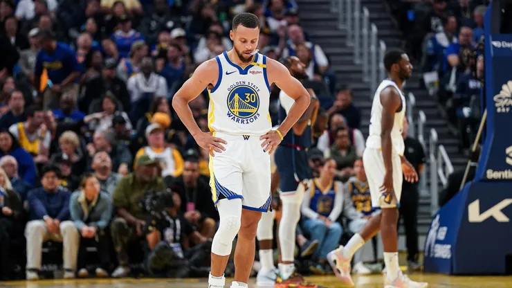 Stephen Curry #30 of the Golden State Warriors looks down between plays in the second quarter against the Los Angeles Clippers at Chase Center on October 27, 2024 in San Francisco, California. NOTE TO USER: User expressly acknowledges and agrees that, by downloading and or using this photograph, User is consenting to the terms and conditions of the Getty Images License Agreement. (Photo by Kavin Mistry/Getty Images)