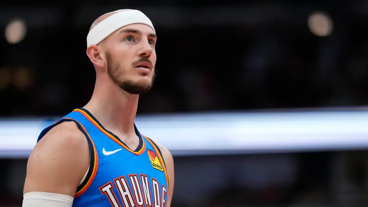 Alex Caruso #9 of the Oklahoma City Thunder in action against the Chicago Bulls