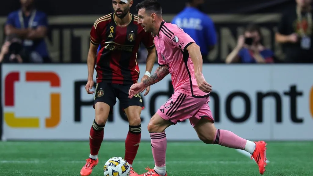 Lionel Messi #10 of Inter Miami controls the ball against Pedro Miguel Amador #18 of Atlanta United during the second half at Mercedes-Benz Stadium on September 18, 2024 in Atlanta, Georgia. 