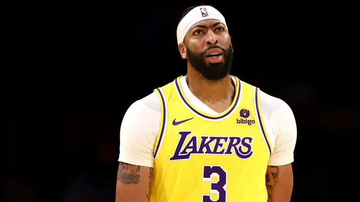 Anthony Davis #3 of the Los Angeles Lakers reacts to a play during the first quarter against the Orlando Magic