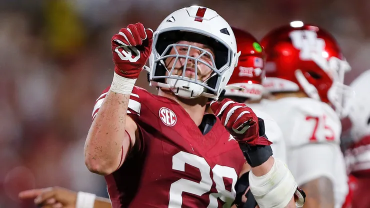 Linebacker Danny Stutsman #28 of the Oklahoma Sooners does a little dance after stopping running back Stacy Sneed #21 of the Houston Cougars with a one-yard gain on third-and-23 in the third quarter at Gaylord Family Oklahoma Memorial Stadium on September 7, 2024 in Norman, Oklahoma. Oklahoma won 16-12.
