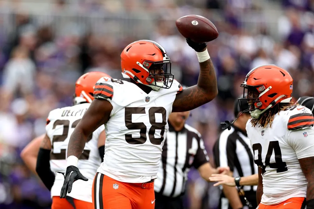BALTIMORE, MARYLAND – OCTOBER 23: Isaiah Thomas #58 of the Cleveland Browns celebrates after recovering a fumble during the fourth quarter against the Baltimore Ravens at M&amp;T Bank Stadium on October 23, 2022 in Baltimore, Maryland. (Photo by Rob Carr/Getty Images)