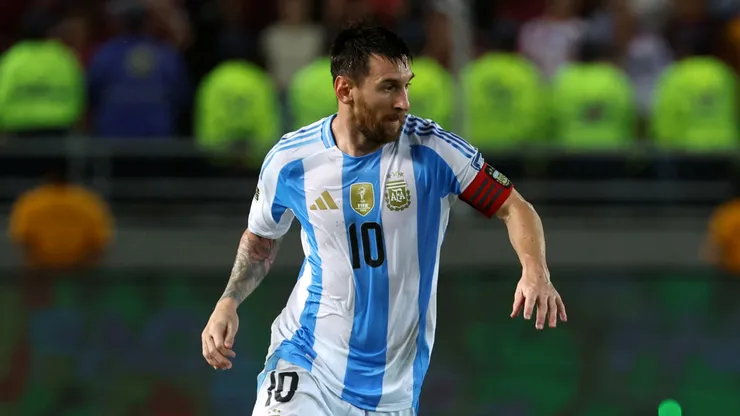 Lionel Messi of Argentina controls the ball during the FIFA World Cup 2026 South American Qualifier match between Venezuela and Argentina (Edilzon Gamez/Getty Images)