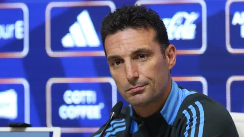 Lionel Scaloni attends a press conference.