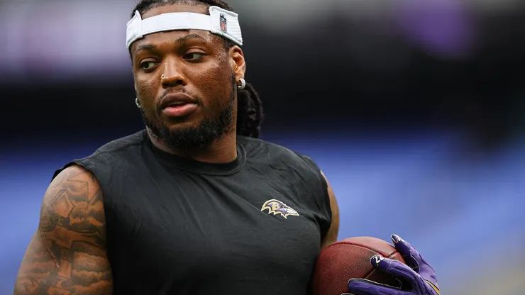 Derrick Henry #22 of the Baltimore Ravens warms up before a preseason game against the Philadelphia Eagles at M&T Bank Stadium on August 9, 2024 in Baltimore, Maryland.