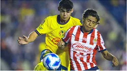 Dagoberto Espinoza (L) of America fights for the ball with Jonathan Padilla (R) of Guadalajara