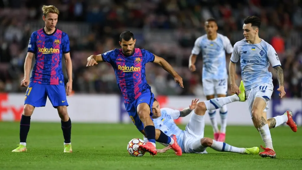 Sergio Aguero of FC Barcelona runs with the ball under pressure from Mykola Shaparenko of FC Dynamo Kyiv during the UEFA Champions League group E match between FC Barcelona and Dynamo Kyiv at Camp Nou on October 20, 2021 in Barcelona, Spain. (Photo by David Ramos/Getty Images)