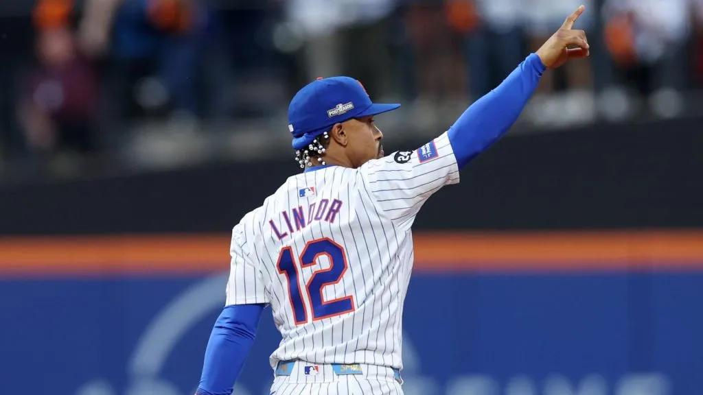 Francisco Lindor greeting the fans