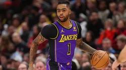 D'Angelo Russell #1 of the Los Angeles Lakers dribbles up the court against the Chicago Bulls