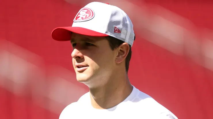 Brock Purdy #13 of the San Francisco 49ers warms up prior to a game against the Arizona Cardinals at Levi's Stadium on October 06, 2024 in Santa Clara, California.