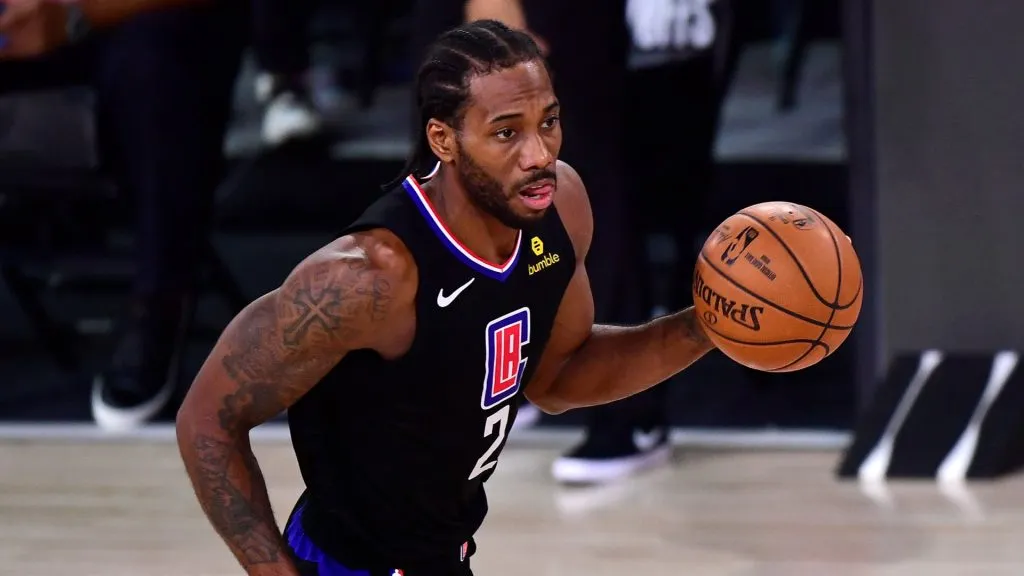 Kawhi Leonard playing