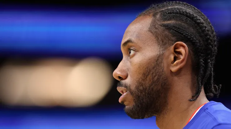 Kawhi Leonard #2 of the LA Clippers warms up before Game Two of the Western Conference First Round Playoffs against the Phoenix Suns at Footprint Center on April 18, 2023 in Phoenix, Arizona.