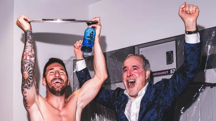 Lionel Messi and Jorge Mas with Supporters Shield.