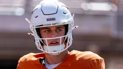 Arch Manning 16 of the Texas Longhorns during pre game warmups vs the Mississippi State Bulldogs at DKR-Memorial Stadium. Austin USA.