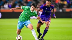Obed Vargas #18 of Seattle Sounders breaks away from Artur #6 of Houston Dynamo in the first half at Shell Energy Stadium on June 19, 2024 in Houston, Texas. (Photo by Logan Riely/Getty Images)