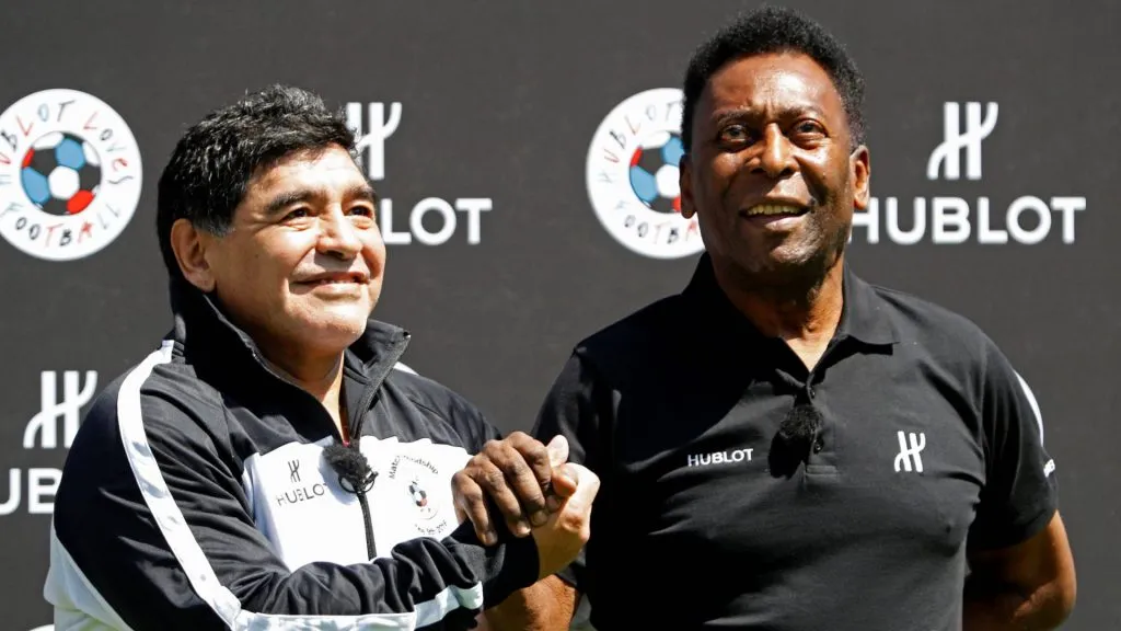 Diego Maradona and Pelé, often regarded as the greatest soccer players of all time. (IMAGO / Photo News)