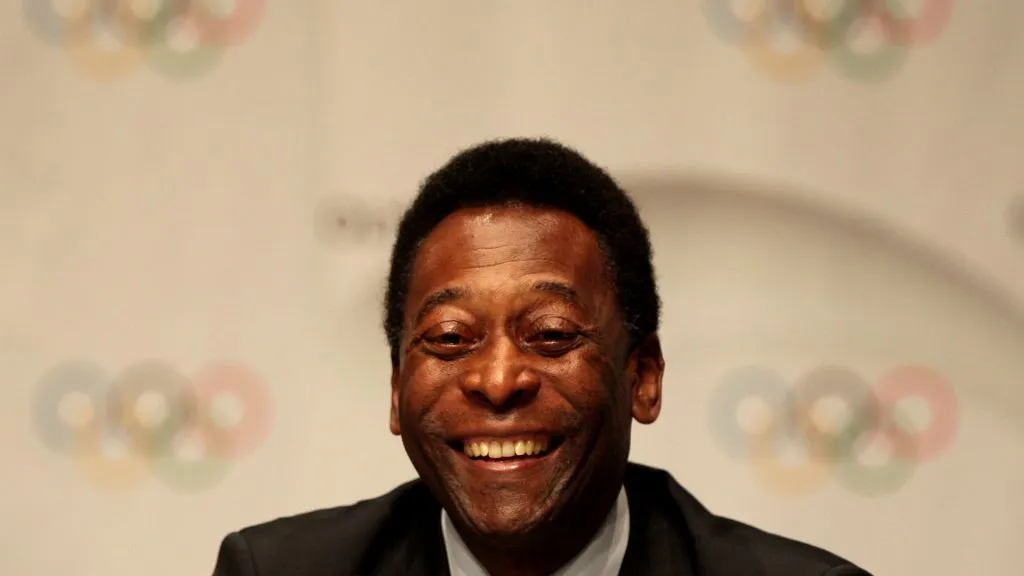 Brazilian soccer legend Pele smiles during a press conference after the Rio 2016 presentation (Peter Macdiarmid/Getty Images)