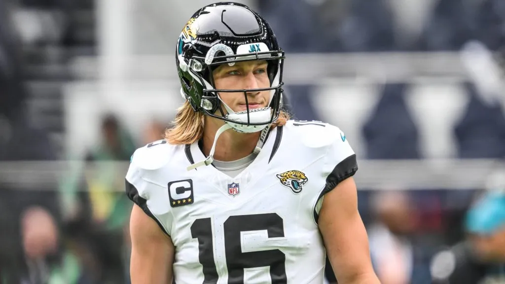 Trevor Lawrence of the Jacksonville Jaguars during the pre game warm up during the Week 6 match Chicago Bears vs Jacksonville Jaguars on 13th October 2024. (Source: IMAGO / News Images)