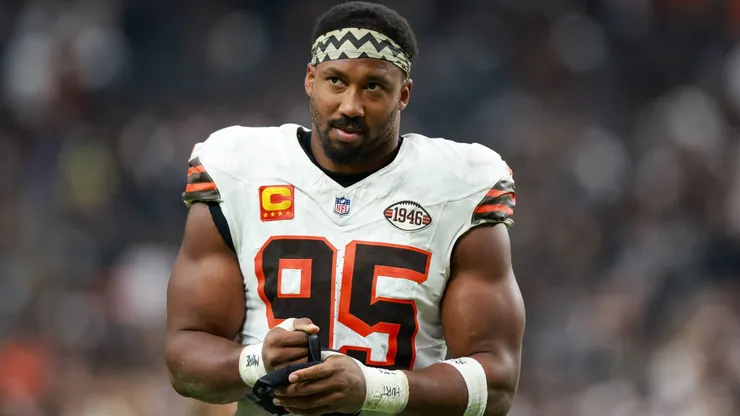 Cleveland Browns defensive end Myles Garrett (95) walks off the field after a NFL, American Football Herren, USA game between the Cleveland Browns vs Las Vegas Raiders game on September 29, 2024, at Allegiant Stadium in Las Vegas, NV.