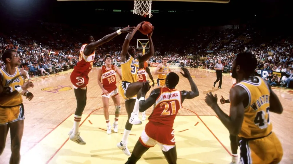 Earvin Magic Johnson (center) drives to the basket, next to him from left Kareem Abdul Jabbar (both Los Angeles) - NBA 1984 1985, Los Angeles Lakers - Atlanta Hawks 120:111, Los Angeles.