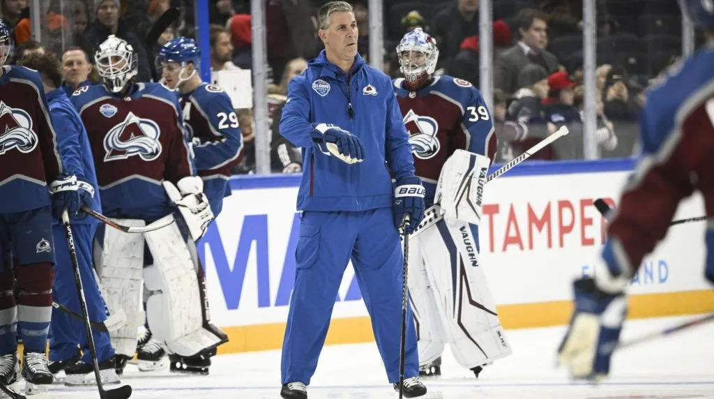 Head coach Jared Bednar is seen during a practice session of the NHL. IMAGO /&nbsp;Lehtikuva