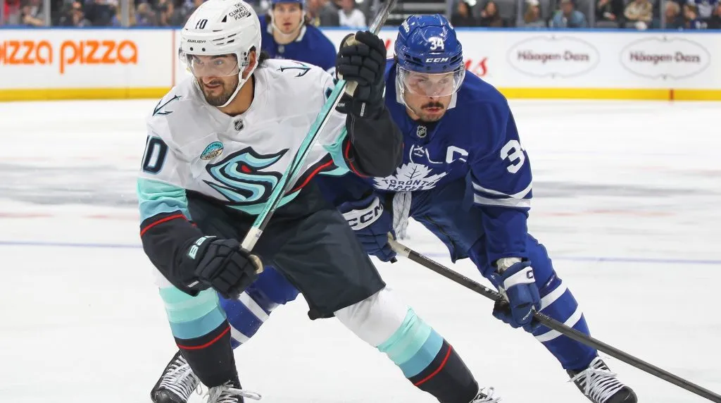 Matty Beniers #10 of the Seattle Kraken skates against Auston Matthews #34 of the Toronto Maple Leafs during the First period in an NHL game at Scotiabank Arena on October 31, 2024 in Toronto, Ontario, Canada. (Photo by Claus Andersen/Getty Images)