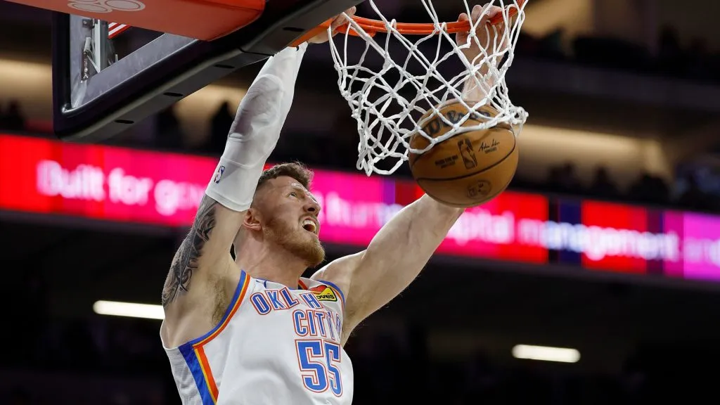 Isaiah Hartenstein #55 of the Oklahoma City Thunder dunks against the Sacramento Kings during the first quarter at Golden 1 Center on November 25, 2024 in Sacramento, California.