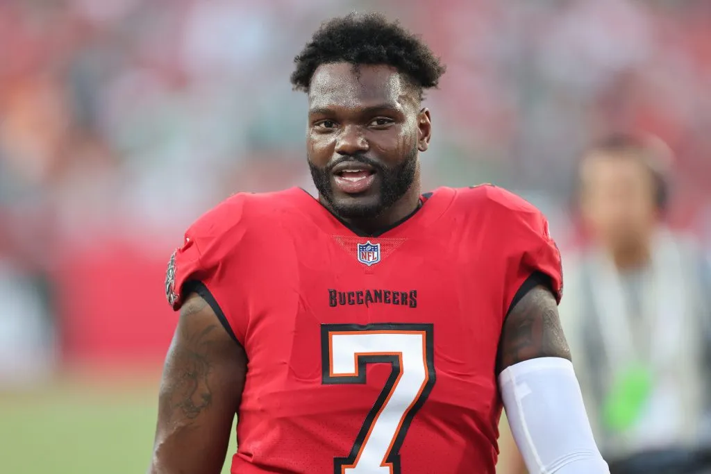 TAMPA, FLORIDA – SEPTEMBER 25: Shaquil Barrett #7 of the Tampa Bay Buccaneers returns to the locker room after warmups prior to a game against the Philadelphia Eagles at Raymond James Stadium on September 25, 2023 in Tampa, Florida. (Photo by Mike Carlson/Getty Images)