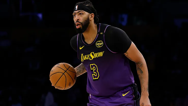 Anthony Davis #3 of the Los Angeles Lakers at Crypto.com Arena