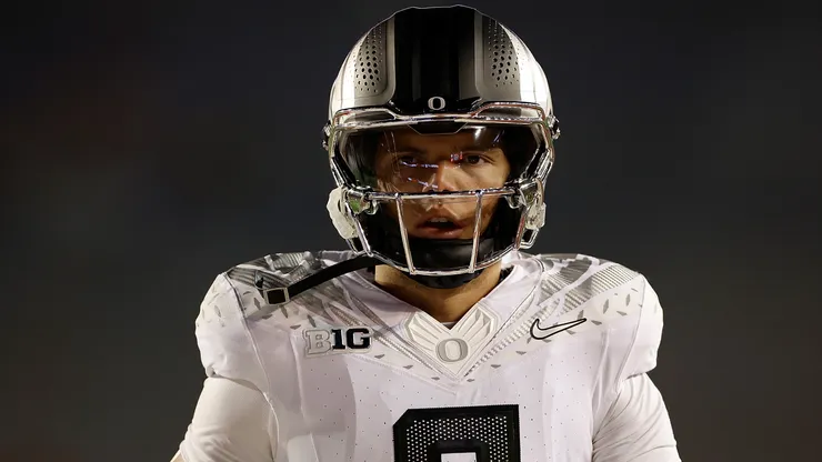 Dillon Gabriel #8 of the Oregon Ducks warms up before the game against the Wisconsin Badgers at Camp Randall Stadium on November 16, 2024 in Madison, Wisconsin.