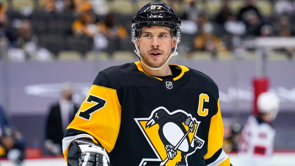 Pittsburgh Penguins center Sidney Crosby (87) looks on during the third period in the NHL, Eishockey Herren, USA game between the Pittsburgh Penguins and the New Jersey Devils on April 24, 2021. (Source: IMAGO / Icon Sportswire)