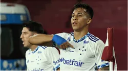 Cruzeiro forward Kaio Pinto (R) celebrates with teammates