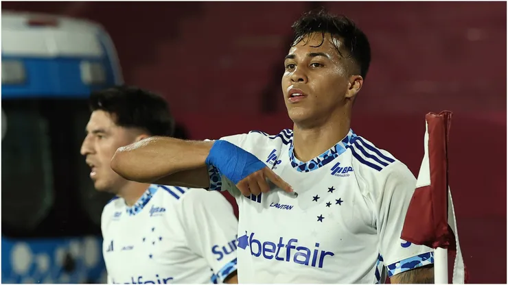 Cruzeiro forward Kaio Pinto (R) celebrates with teammates