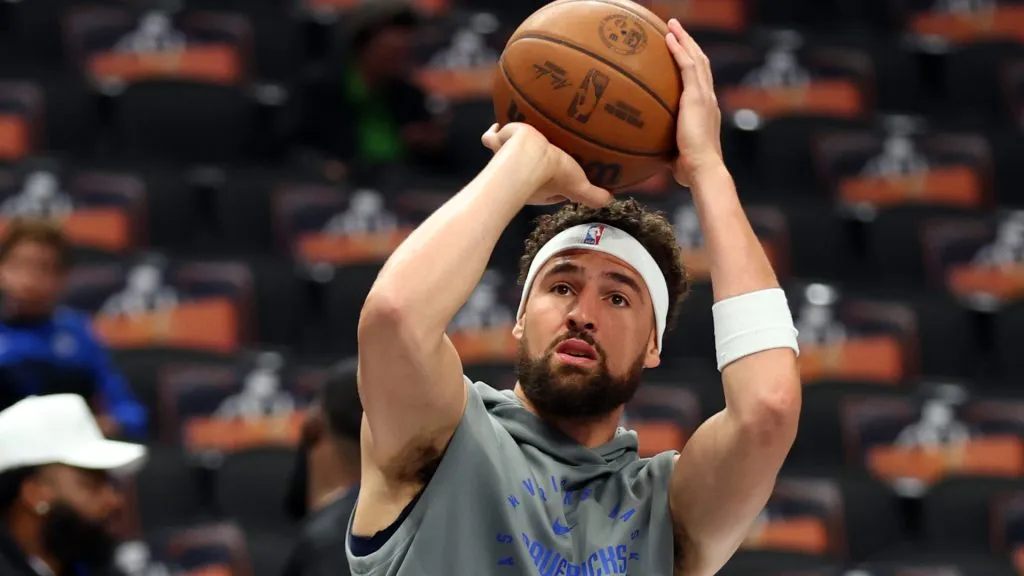 Klay Thompson #31 of the Dallas Mavericks warms up before the game against the Houston Rockets at American Airlines Center on October 31, 2024. (Source: Richard Rodriguez/Getty Images)