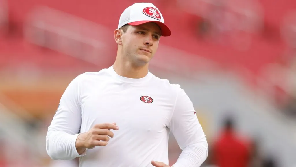 Brock Purdy #13 of the San Francisco 49ers warms up prior to a game against the Dallas Cowboys at Levi’s Stadium on October 27, 2024. (Source: Lachlan Cunningham/Getty Images)