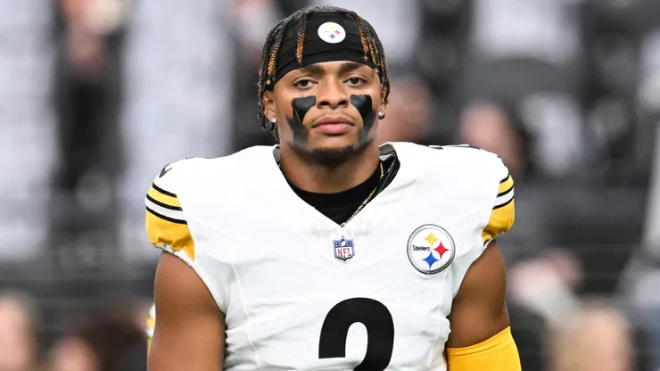 Justin Fields #2 of the Pittsburgh Steelers warms-up prior to a game against the Las Vegas Raiders at Allegiant Stadium on October 13, 2024.