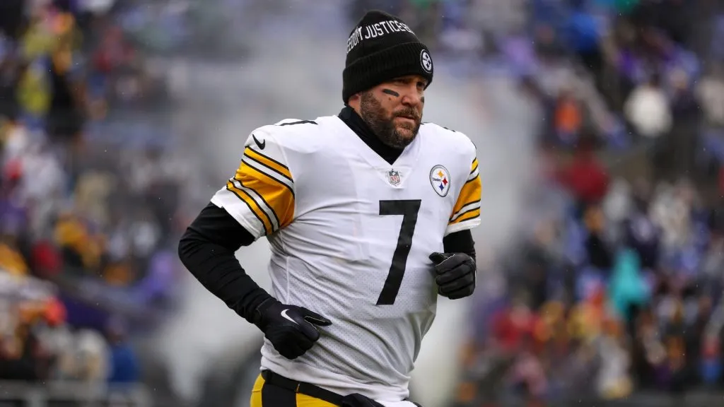 Quarterback Ben Roethlisberger #7 of the Pittsburgh Steelers takes the field before playing against the Baltimore Ravens at M&T Bank Stadium on January 09, 2022. (Source: Patrick Smith/Getty Images)
