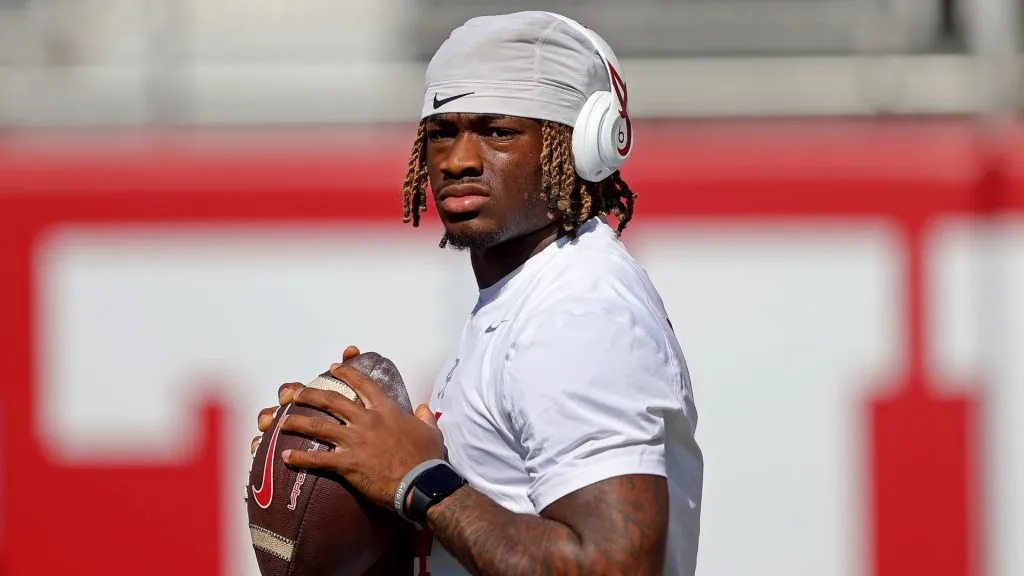 Quarterback Jalen Milroe #4 of the Alabama Crimson Tide warms up prior to a game against the Missouri Tigers at Bryant-Denny Stadium on October 26, 2024. (Source: Jason Clark/Getty Images)