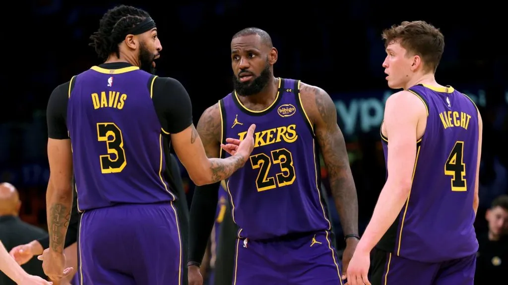 James, Davis and Knecht talking