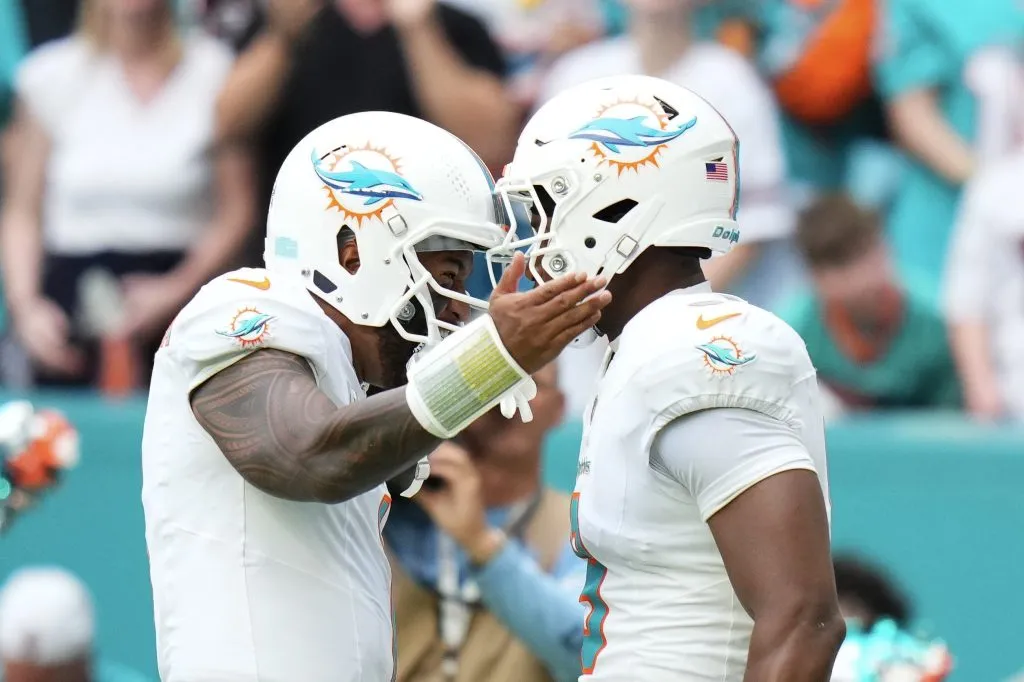 MIAMI GARDENS, FLORIDA – NOVEMBER 17: Tua Tagovailoa #1 and Jonnu Smith #9 of the Miami Dolphins celebrate after Smith’s receiving touchdown in the fourth quarter of a game against the Las Vegas Raiders at Hard Rock Stadium on November 17, 2024 in Miami Gardens, Florida. (Photo by Rich Storry/Getty Images)