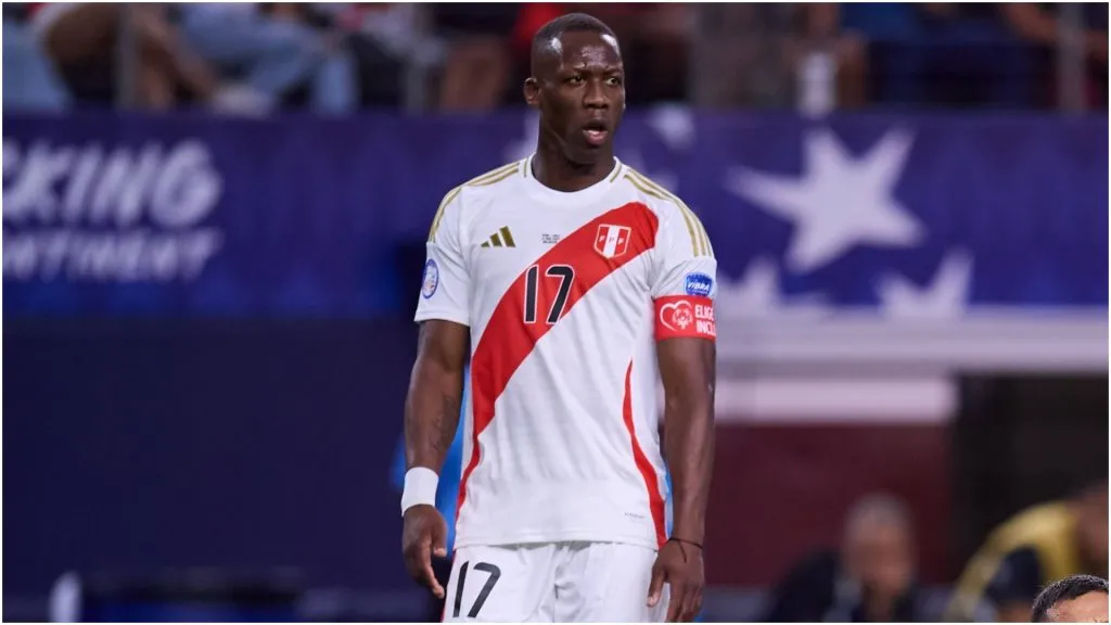 Luis Advincula of Peru – IMAGO / Agencia-MexSport